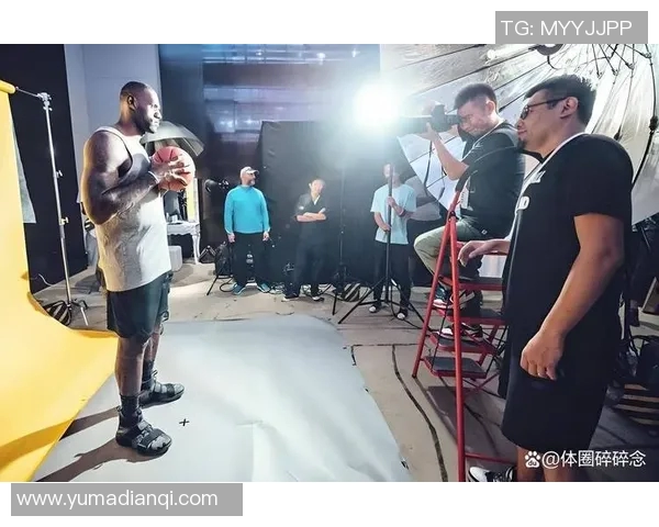 篮球与足球巨星同框合影 展现跨界友情与运动精神